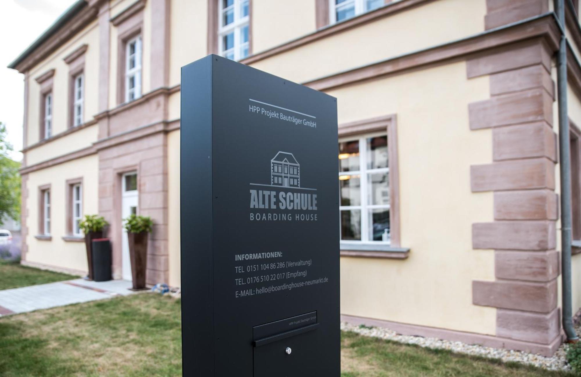 Boardinghouse Neumarkt Alte Schule Ноймаркт-ін-дер-Оберпфальц Екстер'єр фото